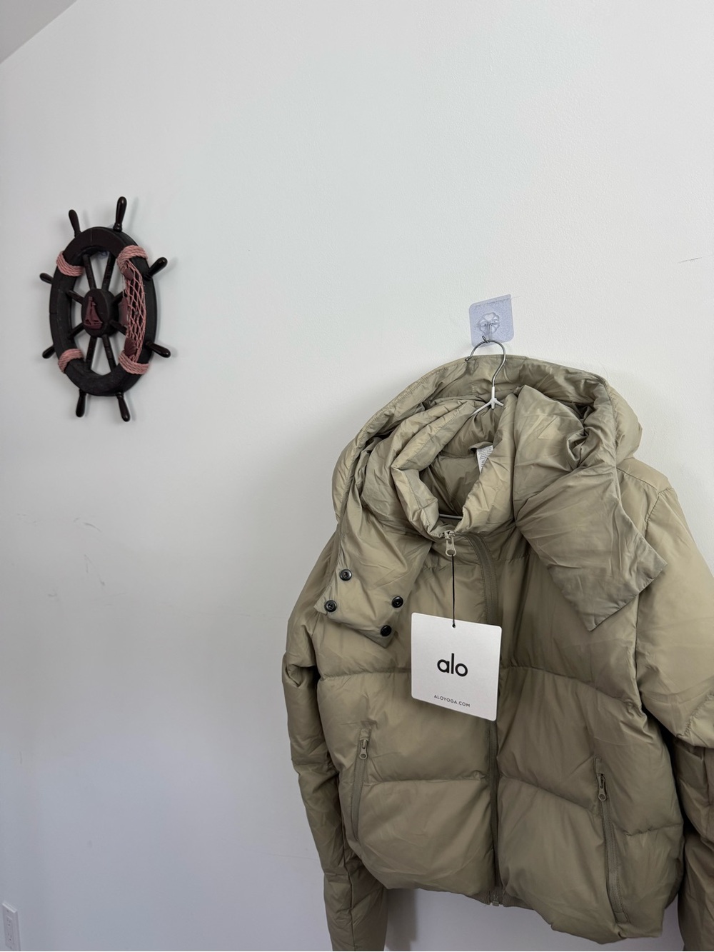 Alo Yoga Gold Rush Puffer Jacket - Gravel / Beige (Size S)